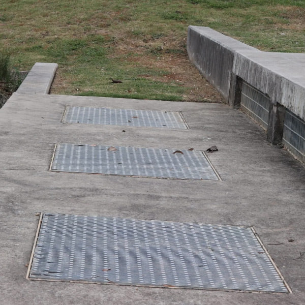 Heelguard HD Galvanised Hinged Cast-In Grate